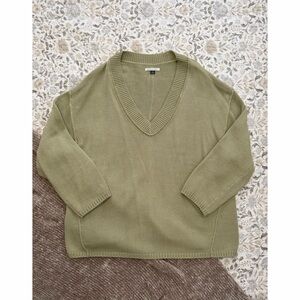 AE Big Hug V-Neck Sweater - L - EUC!